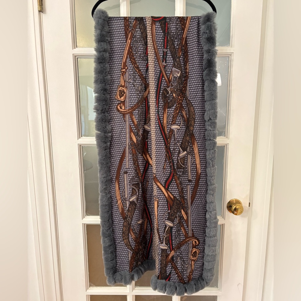 La Fiorentina Gray Faux Fur Scarf